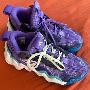 Adidas Girls Lightstrike Basketball Shoes